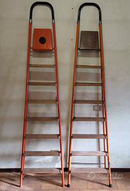 Due scale a libro in metallo a otto gradini