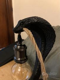 Struttura decorativa cobra per lampada