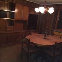 Tavolo con sedie e Mobile per soggiorno 