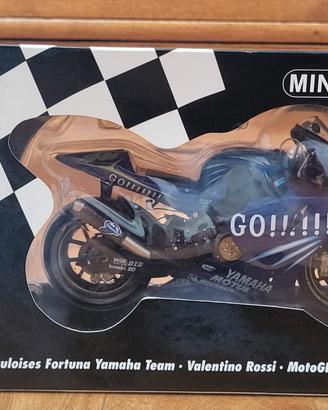 Yamaha M1 V.Rossi 2004 minichamps 1 12