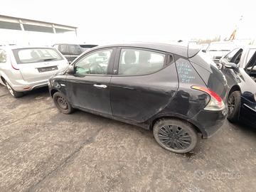 FIANCATA SINISTRA COMPLETA LANCIA Y 2013