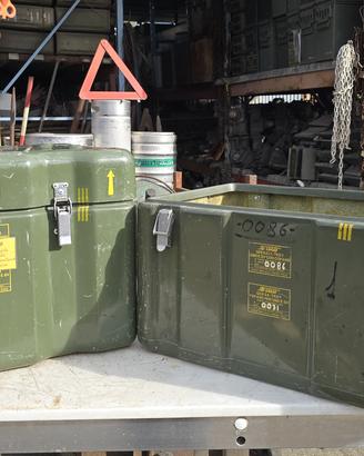 Cassa militare in vetroresina medio piccola