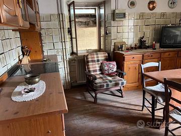 Villa di 200 m² con 4 locali e box auto a Lama Moc