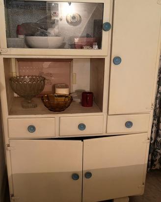 Credenza antica