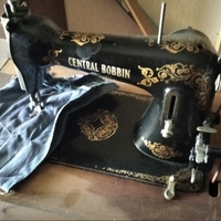 Macchina da cucire central bobbin