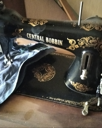 Macchina da cucire central bobbin