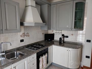 cucina angolare completa di tutto