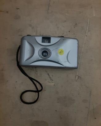 Vecchia macchina fotografica vintage senza marca.