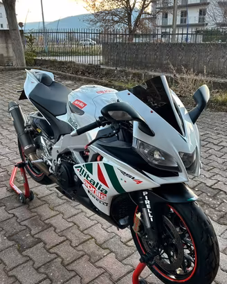 Aprilia RSV4 R