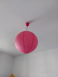 Lampadario a palla fucsia da cameretta