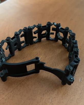 Bracciale con attrezzi