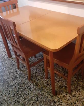 Tavolo sala/cucina con sedie