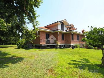 VILLA SINGOLA A CASTELLETTO CERVO