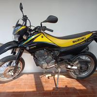 Moto Suzuki DR 125 SM - Motard