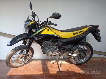 Moto Suzuki DR 125 SM - Motard