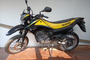 Moto Suzuki DR 125 SM - Motard