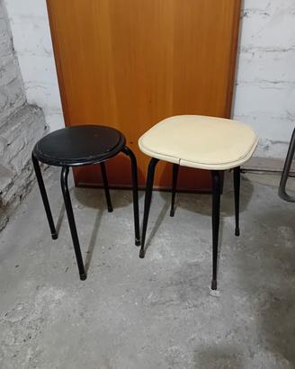 Due sgabelli totale 10 euro vicino PORTA SAN DONAT
