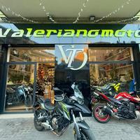 Qj motor 700 srt del 2024 con 6000km VALERIANOMOTO