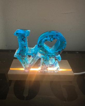 Scritta Love in resina con base led