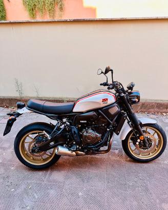 Moto Yamaha XSR 700 X-Tribute