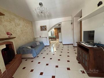 Casa indipendente di 130 m² con 3 locali a Massa