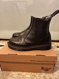 dr martens chelsea 2976 mono black