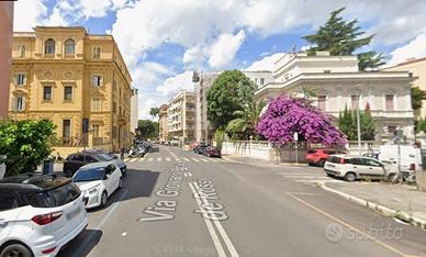 Palazzo / Stabile di 1000 m² con più di 5 locali a