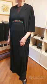 Abito elegante modello kaftano.