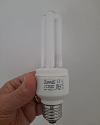 Lampadina Ikea 11W E27 bianco caldo CFL usata
