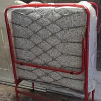 Letto richiudibile con rotelle