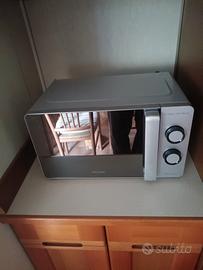 Forno a microonde con capacità 20 litri