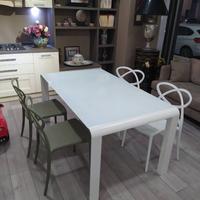 Tavolo in Cristallo Bianco Allungabile