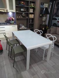 Tavolo in Cristallo Bianco Allungabile