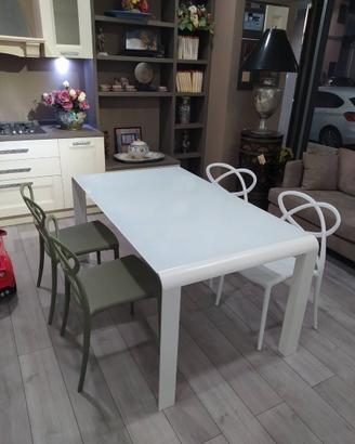 Tavolo in Cristallo Bianco Allungabile