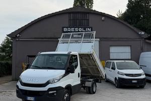 Iveco Daily ribaltabile con gru