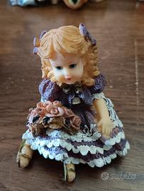 Statuetta rappresentante bambina 
