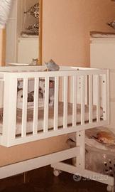 Culla per bambini in legno bianco