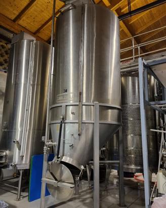 Cisterna/vinificatore da 105 hl