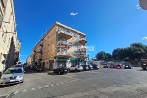 Appartamento con balcone in Zona Porto / Spiaggia