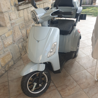 Vespa 3 ruote x anziani disabili elettrica