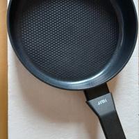 Padella nera nuova cm 20