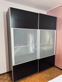 armadio con ante scorrevoli +cassettiera + comodi