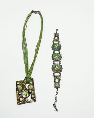 Collana e bracciale verde luminoso