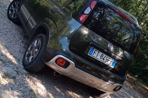 Panda Cross 4x4 verde metallizzato 85 cv a benzina