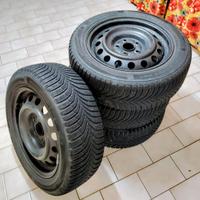 4 CERCHI ACCIAIO CON PNEUMATICI INVERNALI