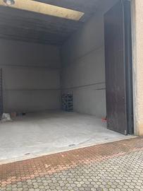 Capannone commerciale