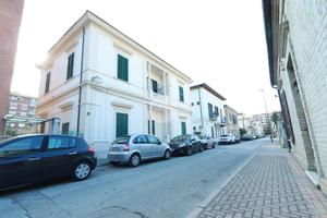 PORZIONE DI TRIFAMILIARE A PESCARA