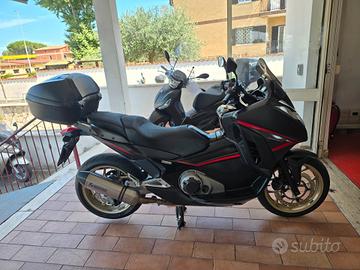 Honda Integra 750 S AKRAPOVIC