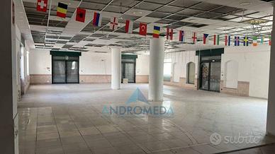 Immobile di 1900 m² a Cercola