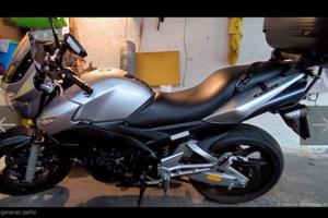 suzuki gsr600 con bauletto
